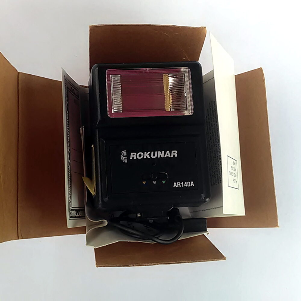 ROKUNAR AR140A Automatic Electronic Flash w/ PC Cord - Auto Range To 21 Feet - Image 4