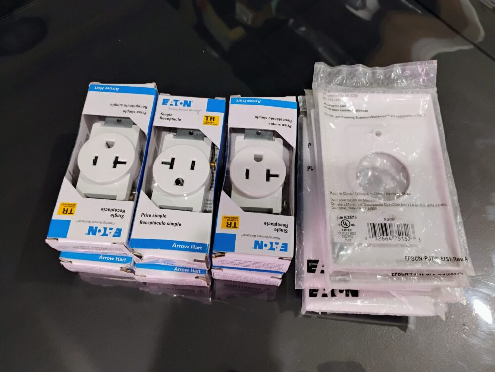Lot of 6 Eaton TR1877W-Bxsp Single Receptacle 20A White with Plate - Image 5