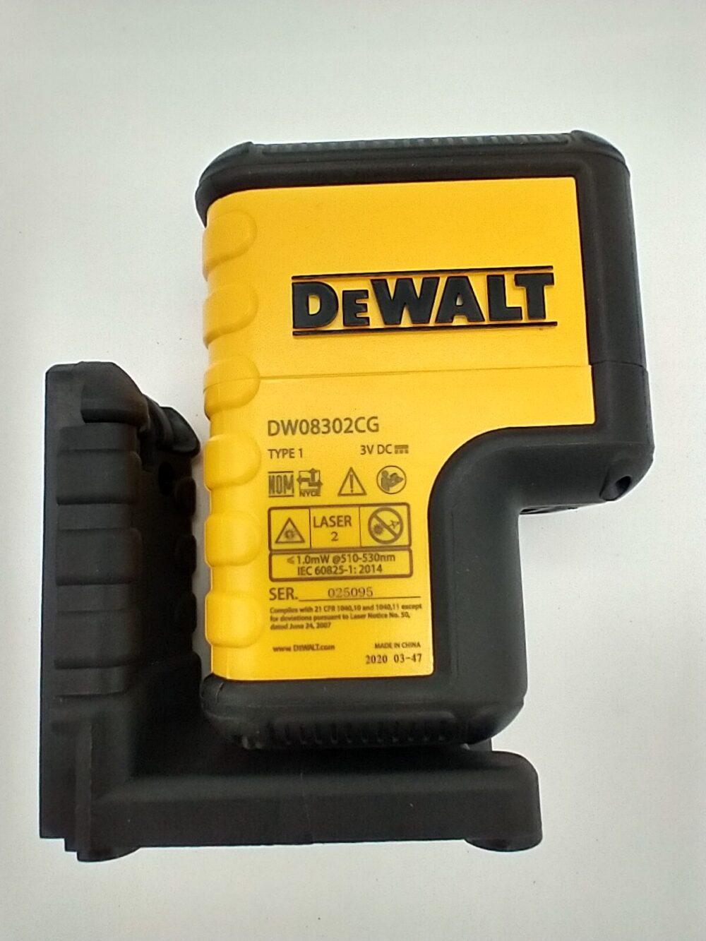 DEWALT DW08302CG Green Self-Leveling 3-Spot Laser Level - Black/Yellow - Image 10