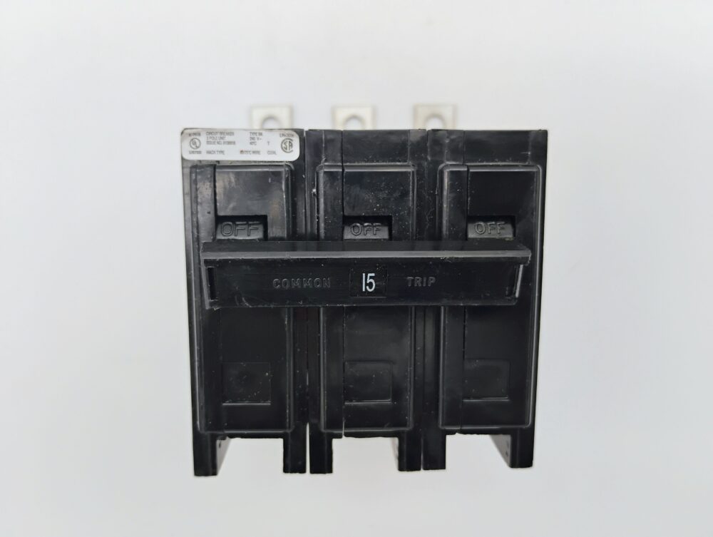 Eaton BAB3015H 15 A 3-Pole Bolt-On Circuit Breaker 240 V Quicklag New