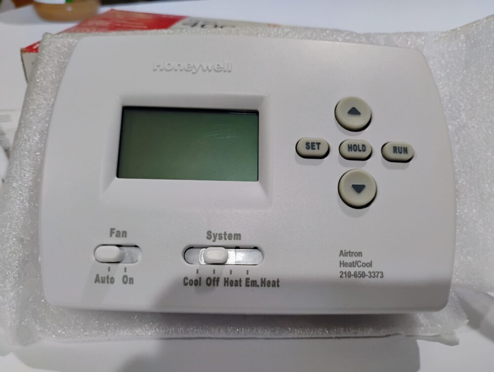 Honeywell PRO 4000 5-2 Day Thermostat - 2 Heat 1 Cool, Heat Pump, TH4210D1005 - Image 2