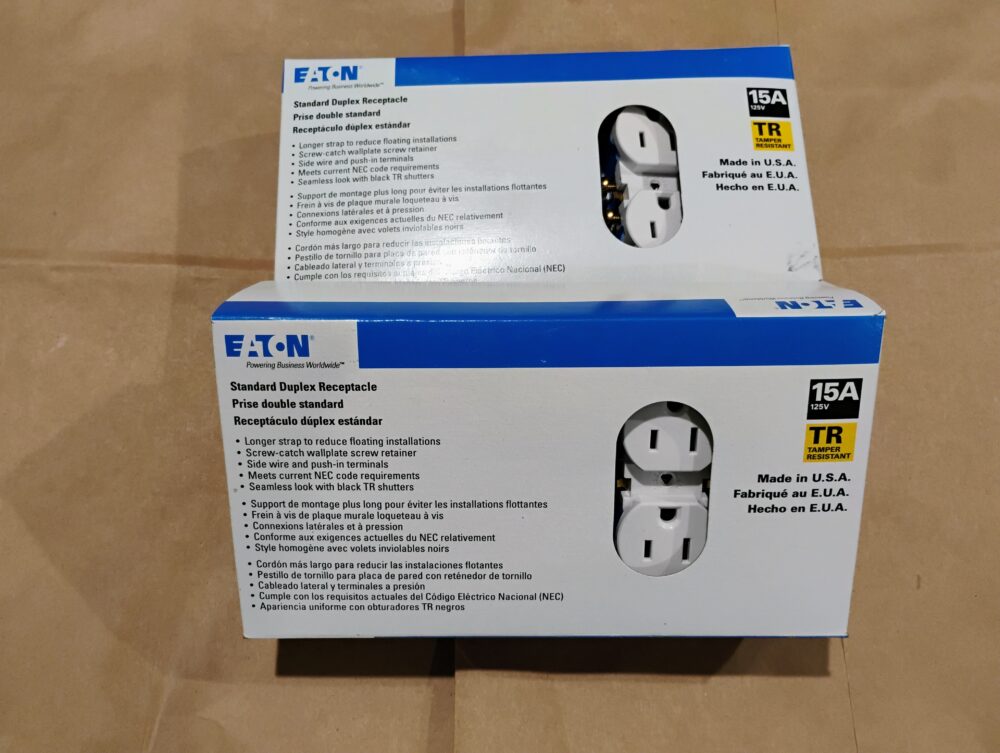 (20) Eaton TR270W White 15-Amp 125-Volt Tamper Resistant Duplex Outlet (2 boxes)
