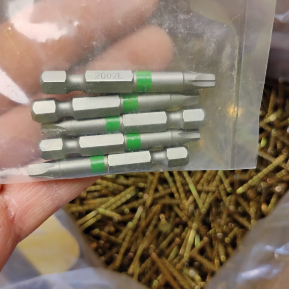 20 lbs Grabber 10 x 3 in. Lox 2 Flat Scavenger Head Yellow Zinc Coarse Thread - Image 5