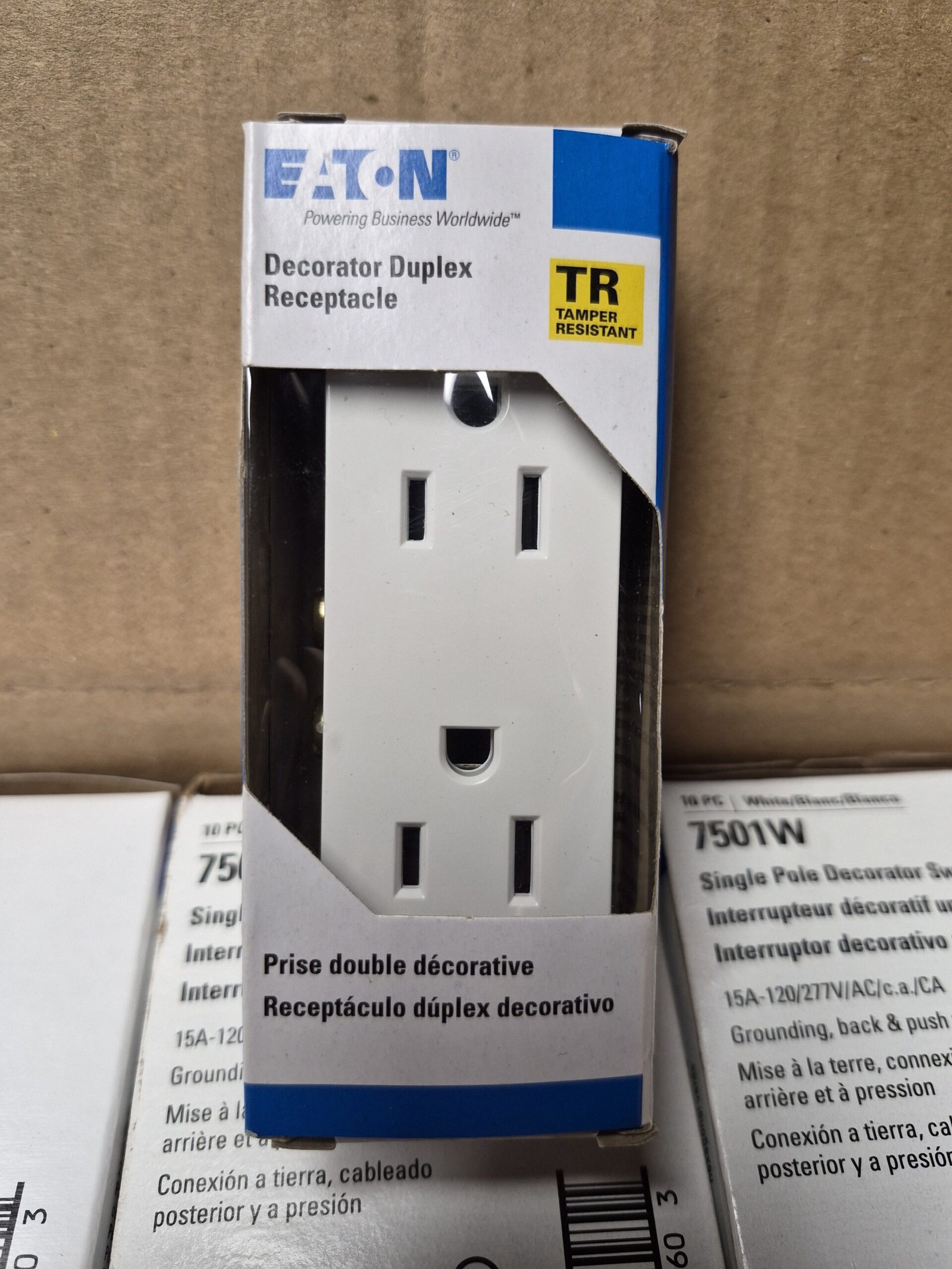 Lot 84 Eaton White Decorator: (70) 7501W Switches & (14) TR1107W TR Outlets — image 6 of 11