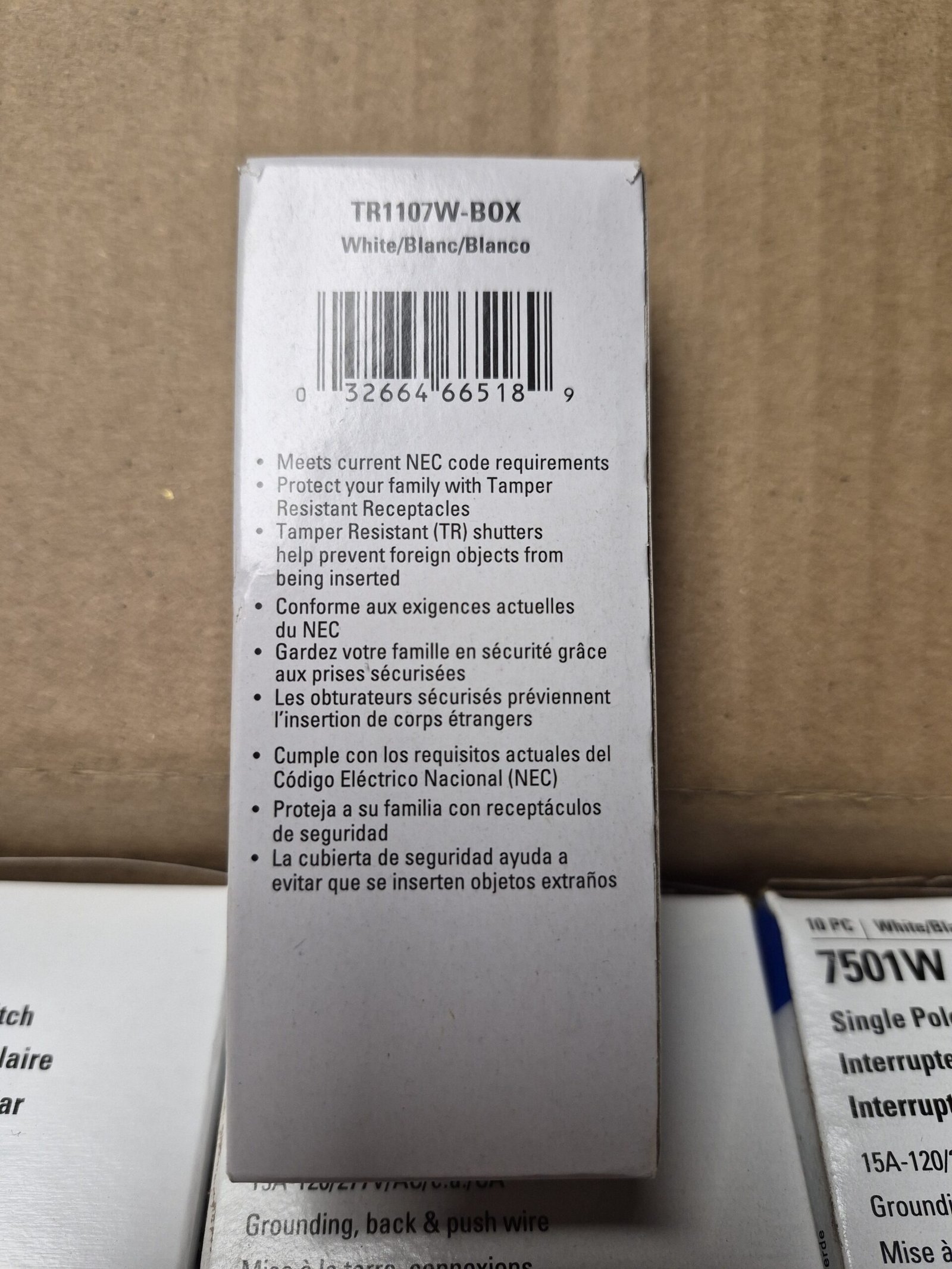 Lot 84 Eaton White Decorator: (70) 7501W Switches & (14) TR1107W TR Outlets — image 7 of 11