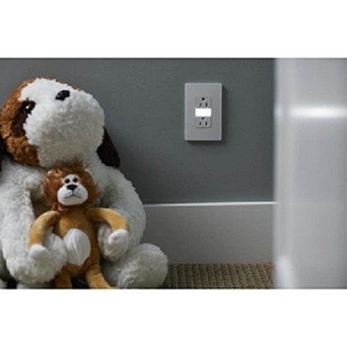 Pass & Seymour NTL885TRW 15A 125W Decorator Tamper-Resisitant Nightlight Outlet — image 4 of 5