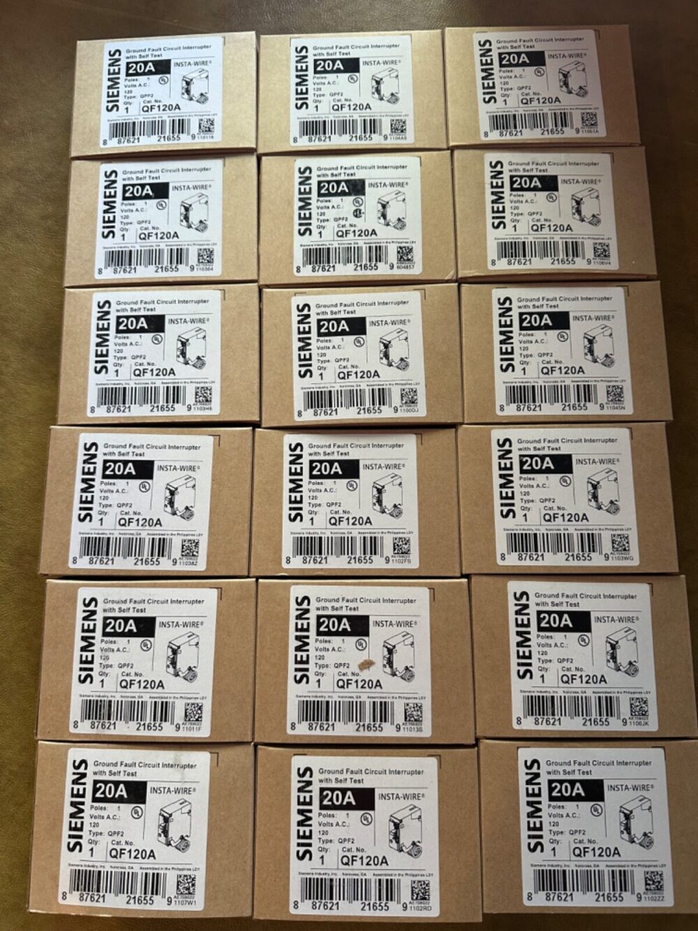 LOT OF 18 Siemens QF120A 20 Amp Circuit Breaker